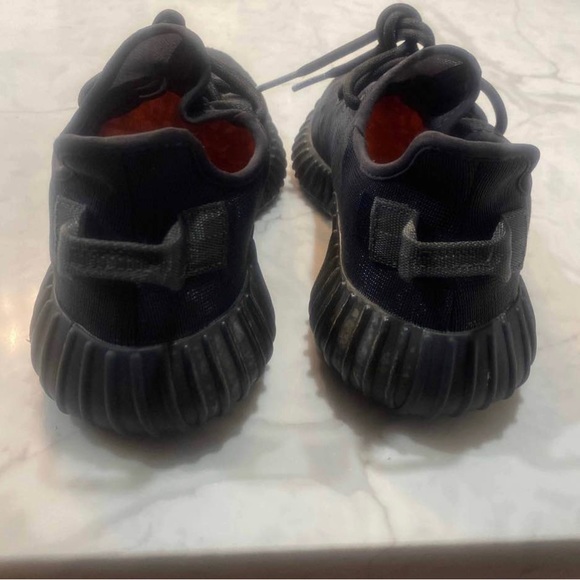 Yezzy Boost 350 v2 - Picture 2 of 5